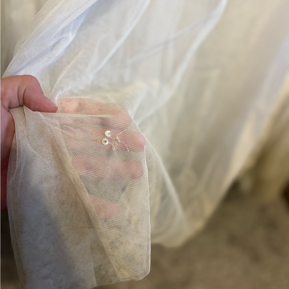 ASOS DESIGN Curve Mila Wedding Dress - Picture 11 of 16